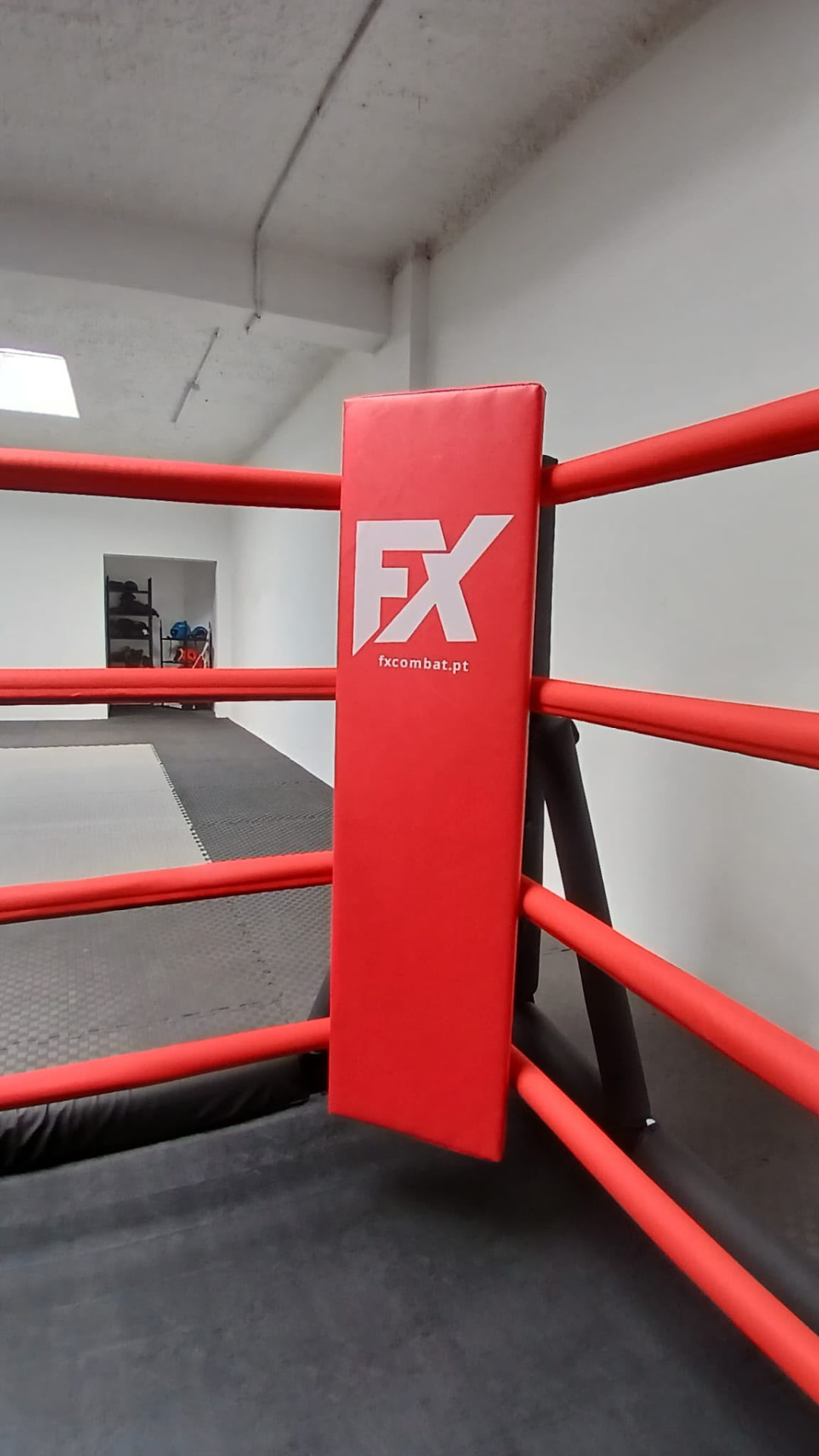 Red FX corner pad with red covered ropes